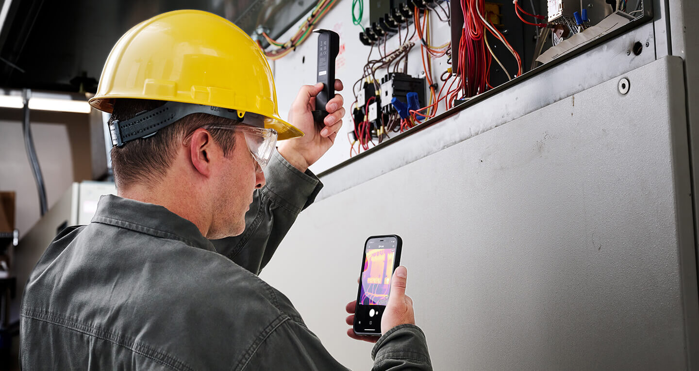 flir-one-lp-hero-banner-electrical---r2.jpg